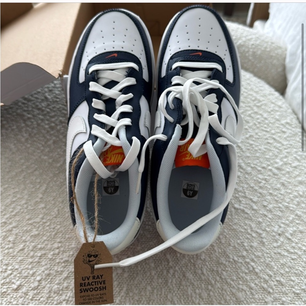 6Y (Big Kid) Nike Kids Air Force 1 Low LV8 BG
Midnight Navy • White • Blue Tint